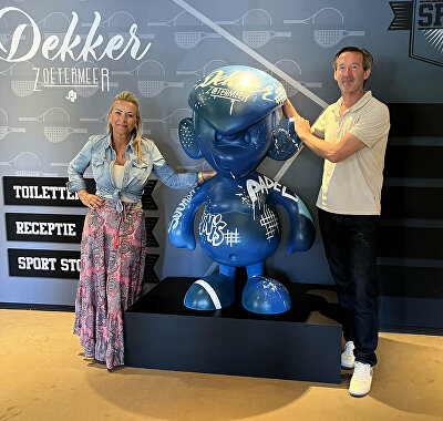 #BinkieXL #SportMetKunst #DekkerZoetermeer #vanDyson #GINVI #SportclubsMetStijl #CustomArt #Padel #Tennis #Squash #ClubMarketing #BinkieVibes