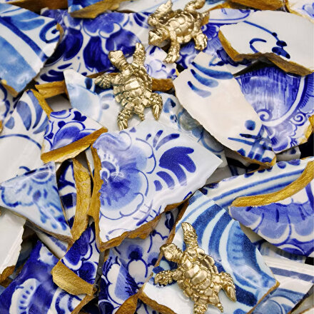 Delfts Blauw Hart, ginvi,  Koro Delft Blua, mart krijger, kunst op maat, hart met schildpadden, gouden hart en delftsblauw, delftsblauwe kunst, 3d schilderij, kunstkopen rotterdam
