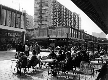 Lijnbaan Coolsingel Feyenoord Stadhuisplein StadhuisRotterdam historich rotterdam houseofengland terrasrotterdam rotterdamarchief ginvi ginviart artgallery