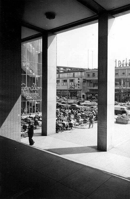 Restaurant - Tearoom Carillon op het Beursplein  Rotterdam