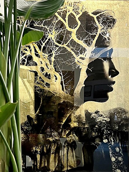 Treeveins goldengirl goldleafwoman  3dschilderij rijk 3dkunstwerk 3dkunst 3dwallart  voetballer soccerart Goldleaf Bladgoud Goudenkunstwerk Goudschilderij luxekunst handgemaakt limitededition