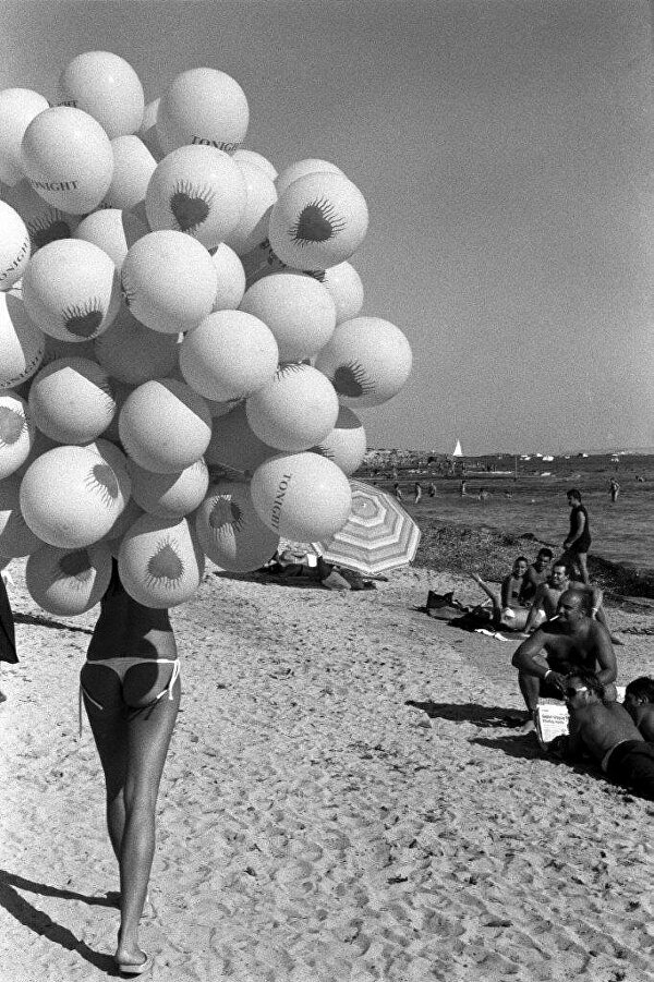 Balloonbeach VictorSpinelli nudeartistic wallart resinart epoxyart artgallery ginvi ginviart rotterdamart