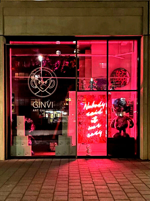 neon quote kunst, neon tekst op maat, handgeblazen neon sign, echte neon verlichting, epoxy kunst met neon, custom neon kunstwerk, neon wanddecoratie luxe, neon kunst Rotterdam, moderne neon quote, industriële neon decoratie, statement neon kunst, gepersonaliseerde neon tekst, neon licht kunstwerk, exclusieve wandkunst met verlichting, maatwerk neon sign Nederland, design neon interieur, artistieke neon verlichting, unieke neon wandkunst