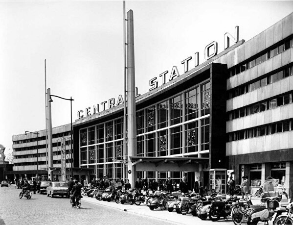 Rotterdam CentraalStation CSRotterdam Historischefoto HistorischRotterdam Stadsarchiefrotterdam vanRavesteyn GINVI ginviart artgallery rotterdamart