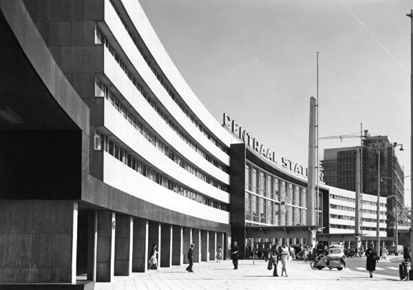 Rotterdam CentraalStation CSRotterdam stationsplein Historischefoto HistorischRotterdam Stadsarchiefrotterdam vanRavesteyn GINVI ginviart artgallery rotterdamart
