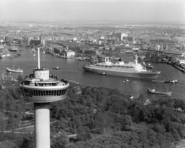 Euromast Rijkmonument Rotterdam euromastrotterdam spacetower HuigMaaskant SSRotterdam stoomschip havenrotterdam rotterdamhaven haven schiphistorichefoto fotoarchief rotterdam rotterdamart ginvi ginviart artgallery