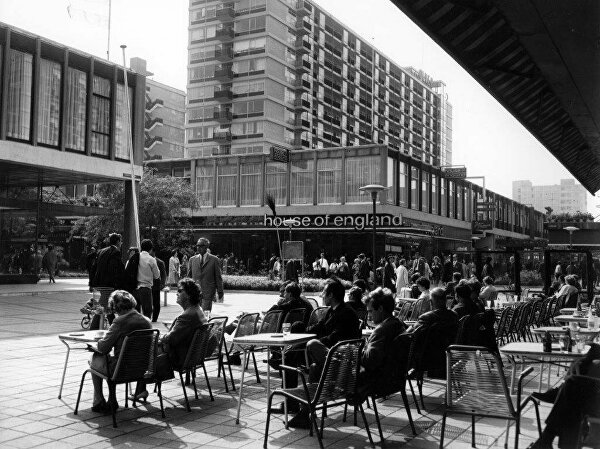 Lijnbaan Coolsingel Feyenoord Stadhuisplein StadhuisRotterdam historich rotterdam houseofengland terrasrotterdam rotterdamarchief ginvi ginviart artgallery