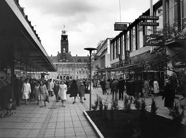 Lijnbaan Coolsingel Feyenoord Stadhuisplein StadhuisRotterdam historich rotterdam houseofengland terrasrotterdam rotterdamarchief ginvi ginviart artgallery