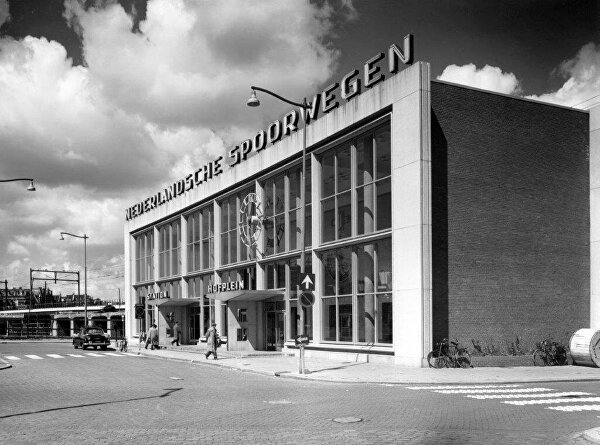 hofplein hofpleinfontein hofpleinrotterdam CorVanKralingen KarlJosephGellings Feyenoord Rotterdamcentrum Ginvi Artgallery ginviart
