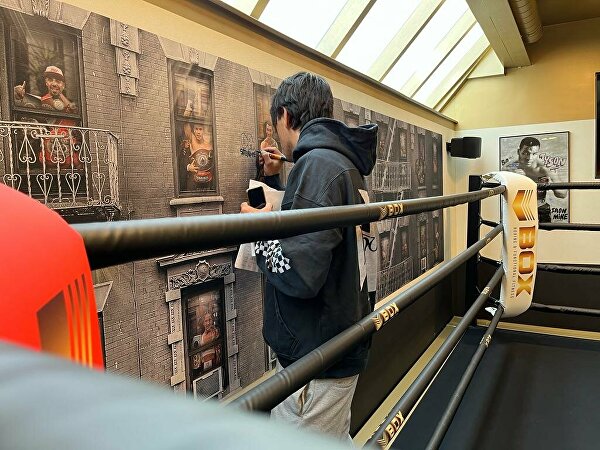 BOX Soetendaalsekade Robert Nokai Van Dyson muurbehang, boxingart boxingledgends graffiti graffitiart graffitiartrotterdam GINVI artgallery