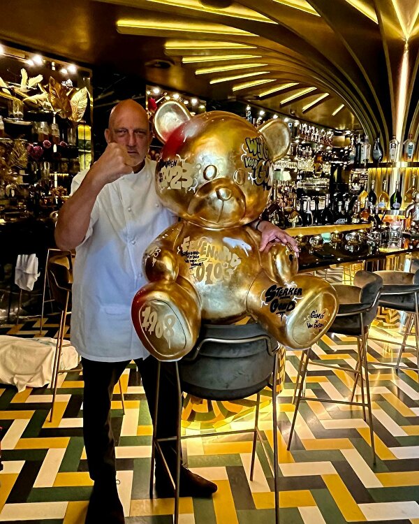Restaurantgoud goudrotterdam hermandenblijker goldenart goldenstatue