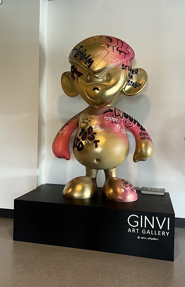 Binkie, 150cm binkie, LakeSeven, Zevenhuizen, Padel, resinart, graffiti art, vandyson, rotterdamart, 010art, artofrotterdam, artgallery artgalleryrotterdam GINVIMLF