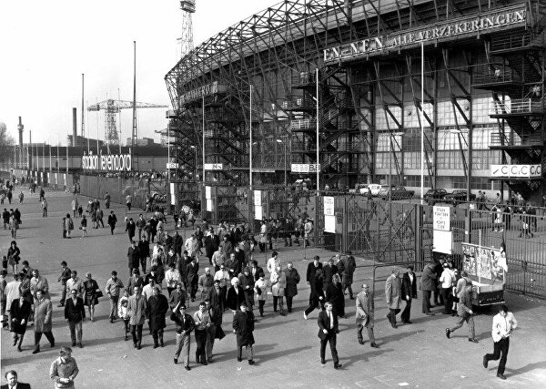 dekuip stadionfeyenoord feijenoord feyenoord dekuipfeyenoord rotterdam rotterdamzuid 010 kakkerlak fotografie rotterdamfoto fotovandekuip klauslucas