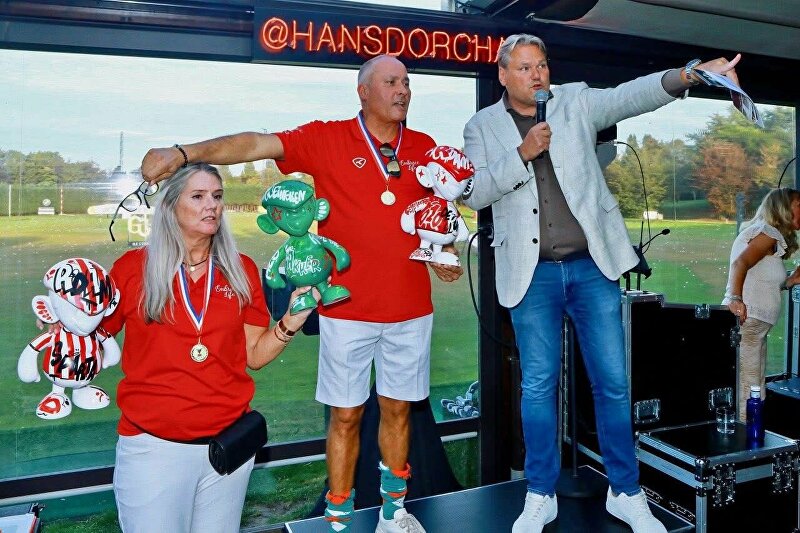 Binkie, Binkies, kunstveiling, veiling kunstwerk, veiling voor goed doel, kunst voor goed doel, GINVI, GINVI Art Gallery, Binkie veiling, Horeca Footgolf Trophy, Stichting Embrace Life, ErasmusMC hersenkankeronderzoek, kunst Rotterdam, kunst kopen Rotterdam, kunst voor bedrijven, unieke kunstwerken, Binkie kunstwerk, Binkie beeldje, kunst doneren goed doel, veilingobject kunst, Rotterdam art gallery, moderne kunst Rotterdam