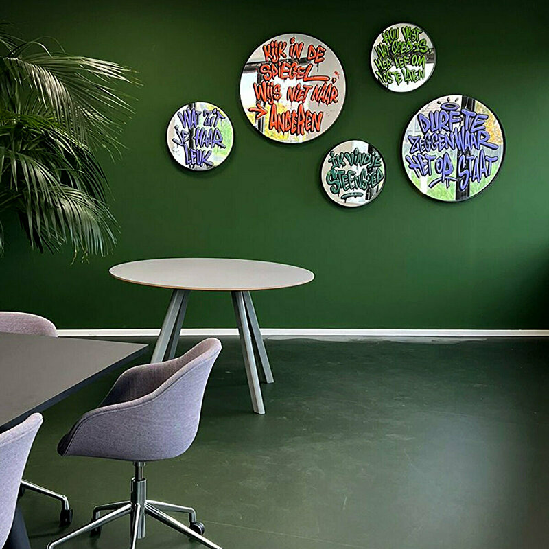 Ginvi, Univé, Univé Zoetermeer, Lilet, Op Zeker, kunst op maat, bedrijfsinterieur, kantoor kunst, graffiti kunst, muurkunst kantoor, inspirerend kantoor, interieurproject Univé, kunst voor bedrijven, maatwerk kunstwerk, Binkie XL, freesletters quote, acrylaat letters, spiegels met quotes, sporters kunst, iconische sporters, Björn Borg kunst, Muhammad Ali kunst, Michael Jordan kunst, Florence Griffith Joyner kunst, Einstein kunst, bedrijfsinrichting met kunst, creatieve wanddecoratie, artistieke werkruimte, kunstproject op maat, kleurrijke kantoorinrichting, moderne muurdecoratie, interieurontwerp bedrijven, Ginvi kunstproject, graffiti quotes, kunst in huisstijl, bedrijfsruimte decoratie