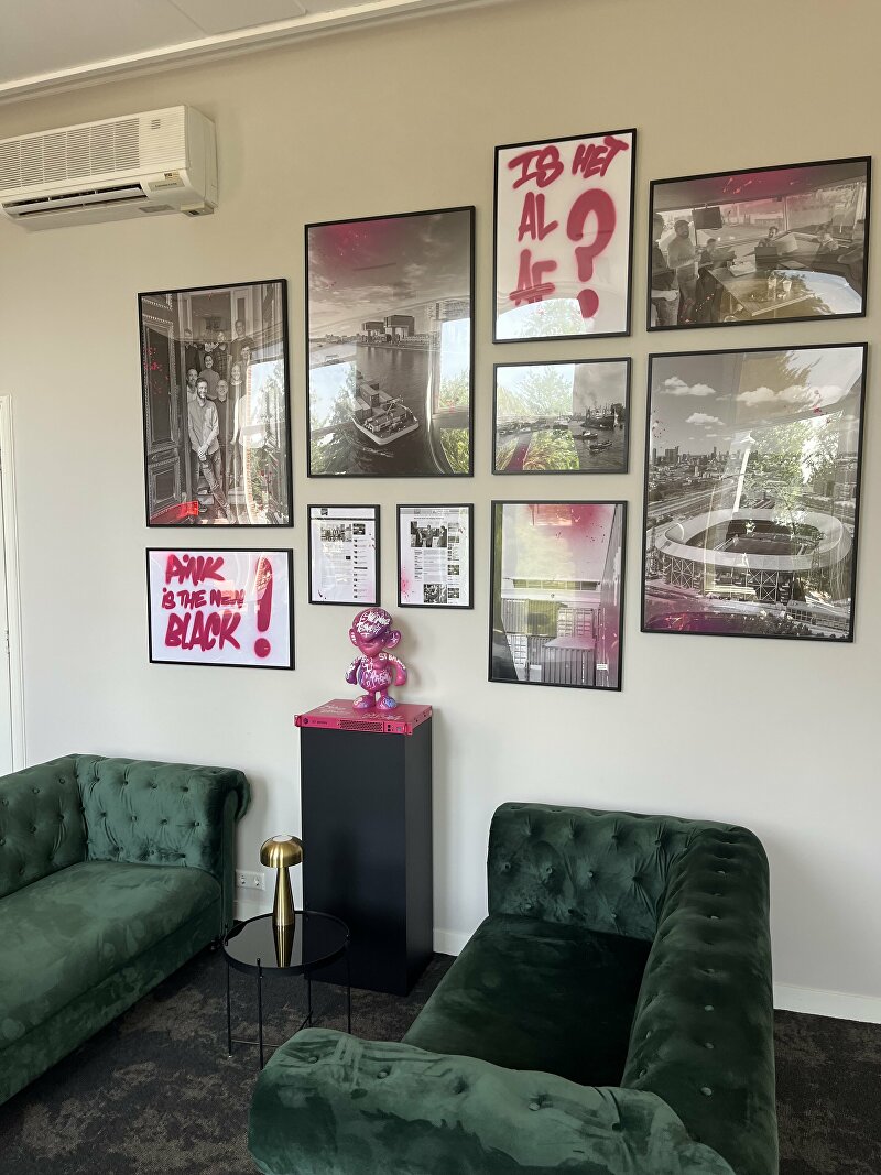 zakelijke fotocollage, wandcollage op maat, fotokunst op kantoor, kunst voor bedrijven, bedrijfsinterieur inspiratie,  kunst voor aan de muur, ginvi, graffiti art, foto met graffiti, kunst op maat, kunst op maat rotterdam, creatieve wanddecoratie Rotterdam